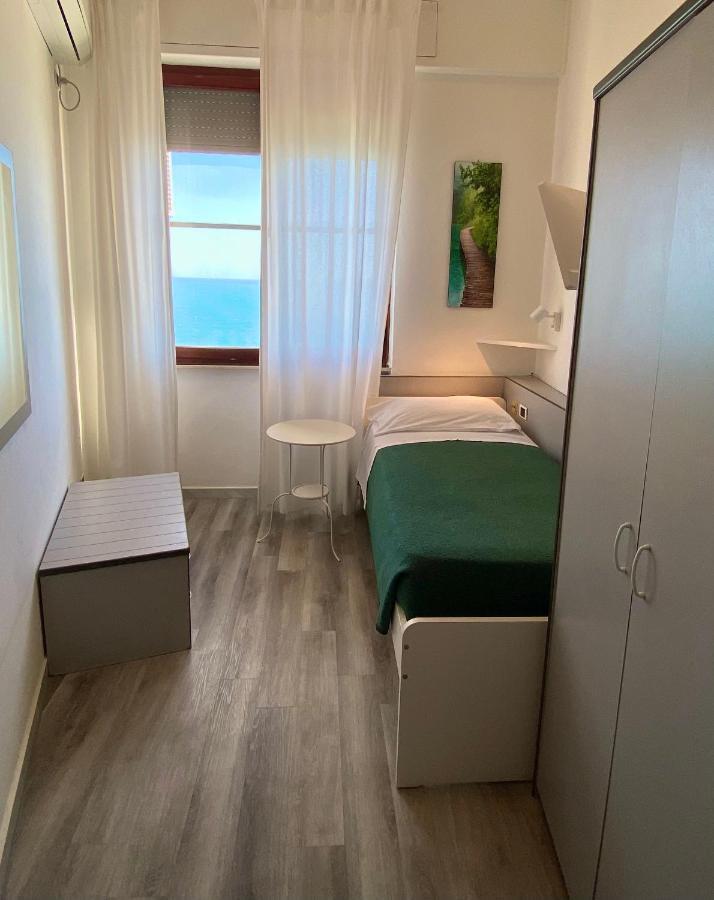 Hotel Il Romito Quercianella Esterno foto