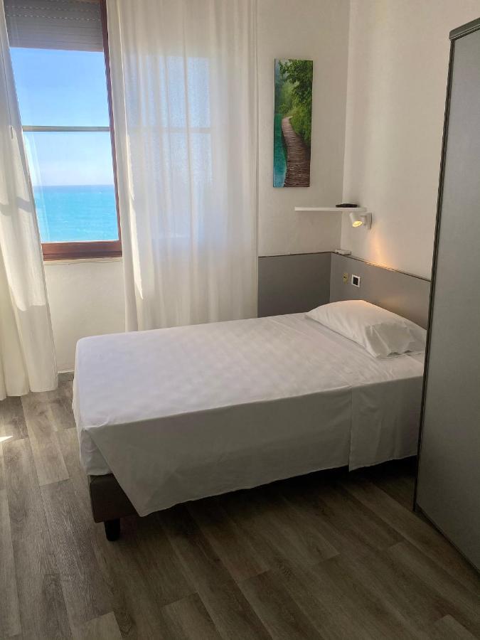 Hotel Il Romito Quercianella Esterno foto